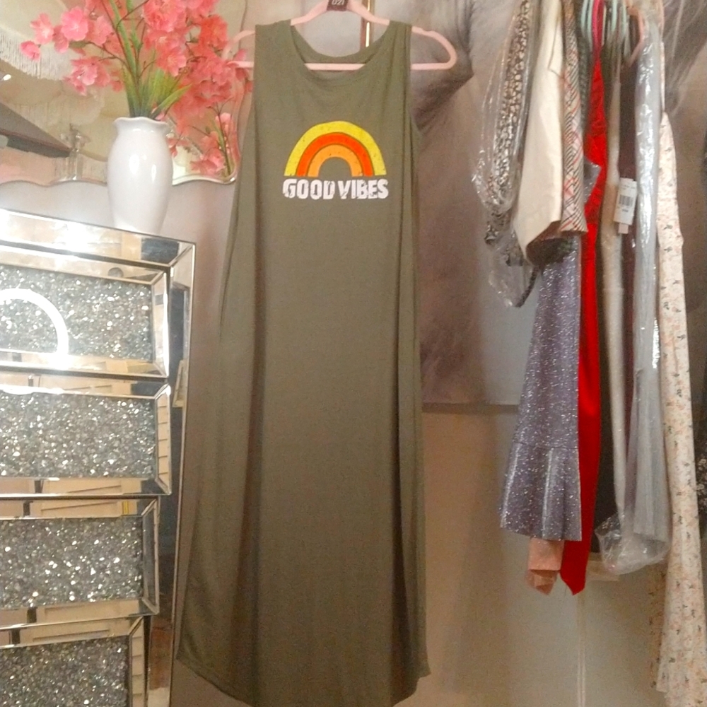 (34) Lounging dress Good vibes size large brand new